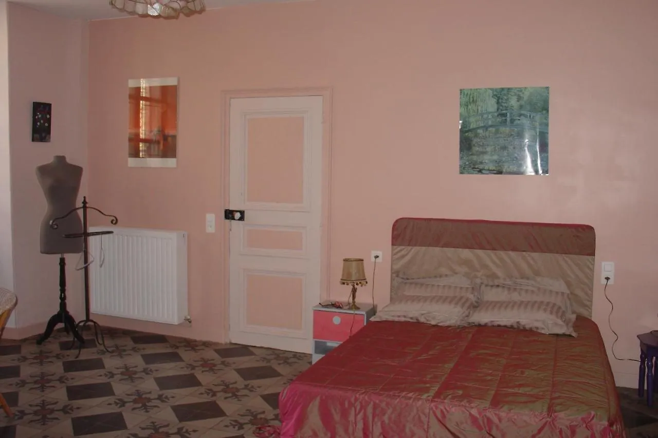 Bed and Breakfast L Echarpe D Iris Montpeyroux  Отель типа 