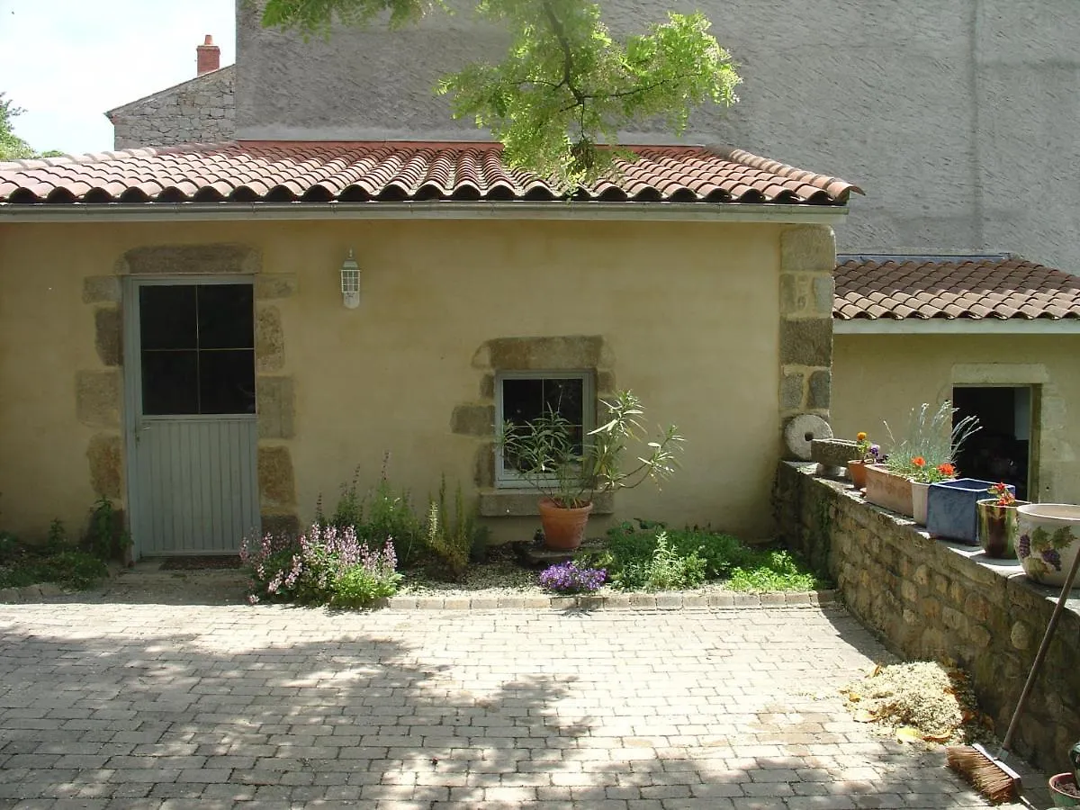 Bed and Breakfast L Echarpe D Iris Montpeyroux  Nocleg ze śniadaniem Montpeyroux (Puy-de-Dome)